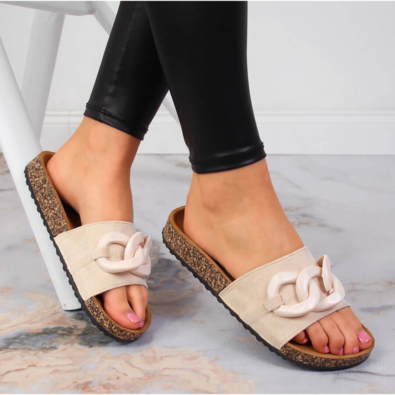 Women's beige Jezzi slippers with a chain 1