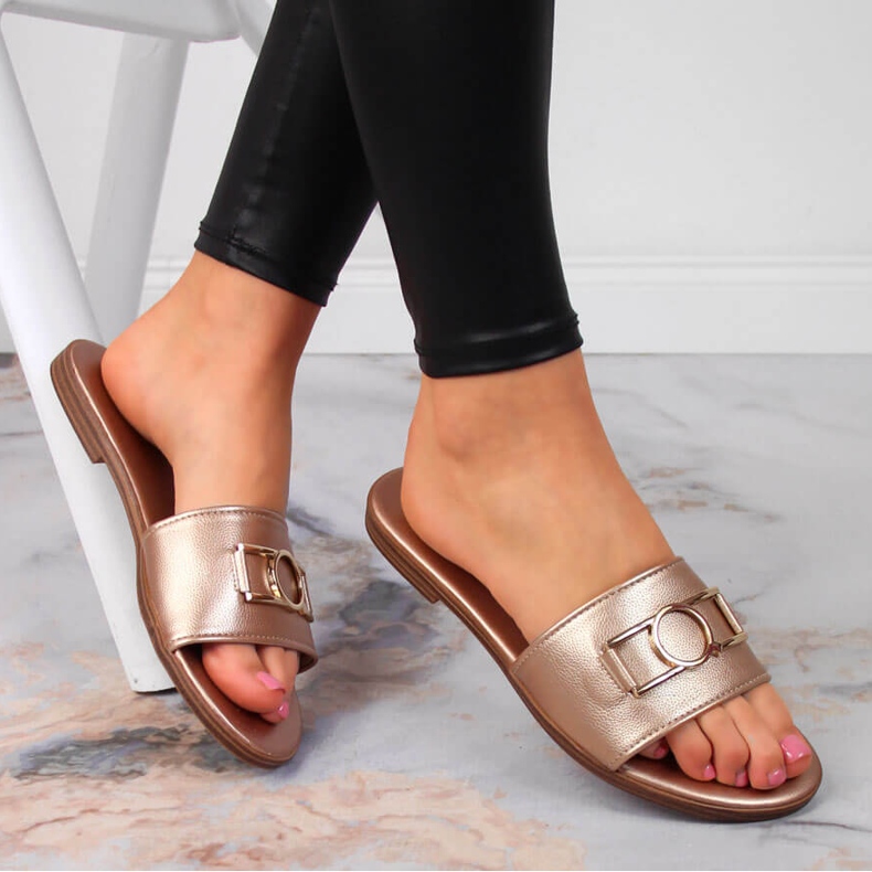 Women's slippers with golden Jezzi decoration 1