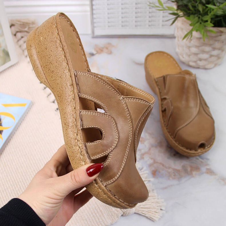 Leather beige wedge slippers Łukbut 650 1