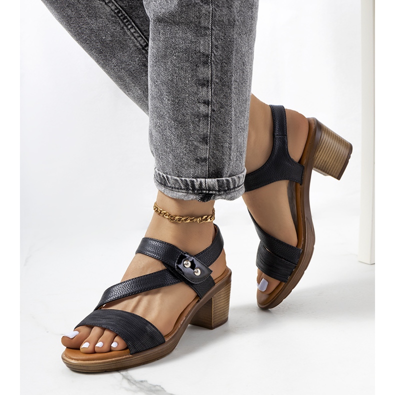 Black sandals on the Ewert post 1