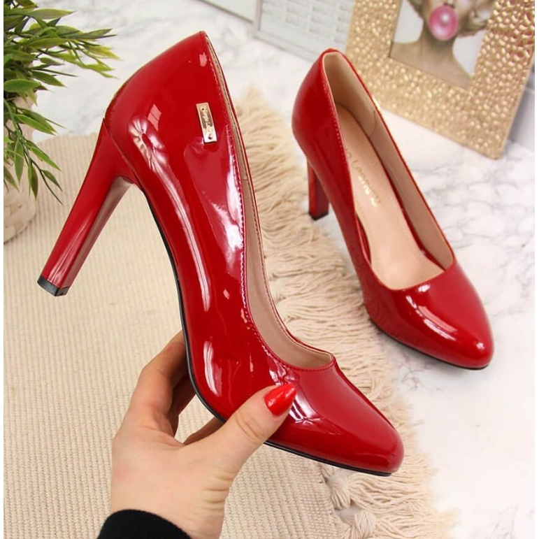 Red pumps lacquered on the W Sergio Leone post 1