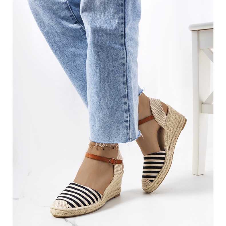 Black espadrilles on the Garvan wedge beige 1