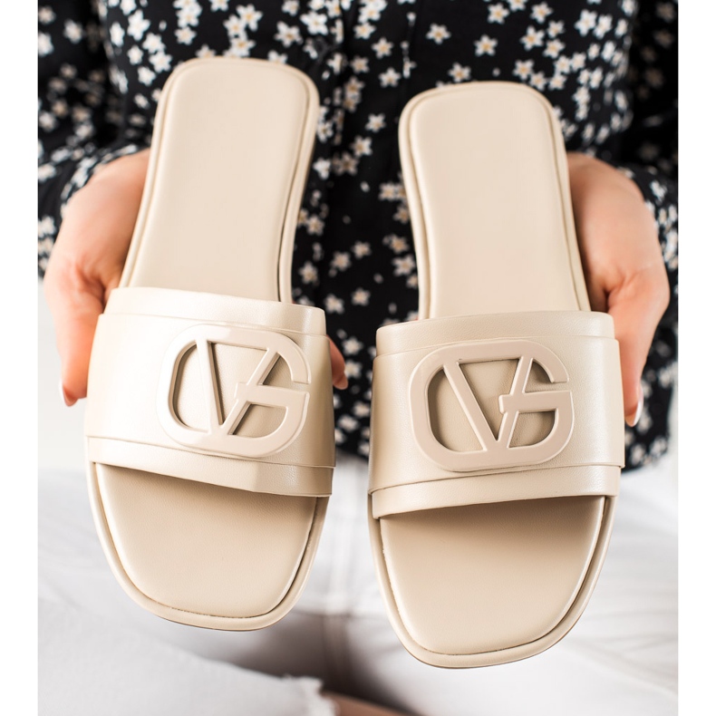 TRENDI Beige slippers 1 TRENDI Beige slippers 1