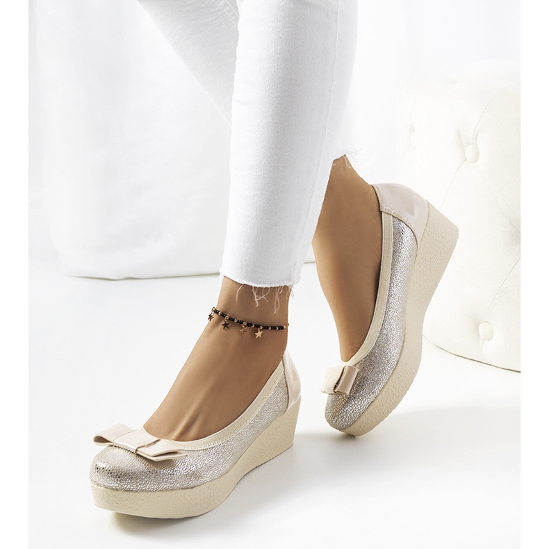 Golden Corker wedge pumps beige 1