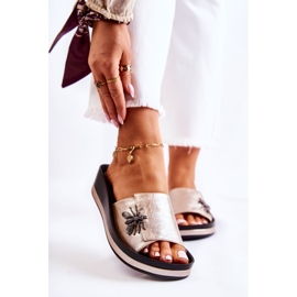 Vinceza Fashionable Women's Slippers With Golden Holle Decoration 2