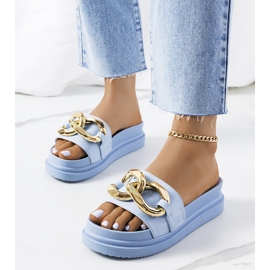 Blue slippers on the Berloz platform 1