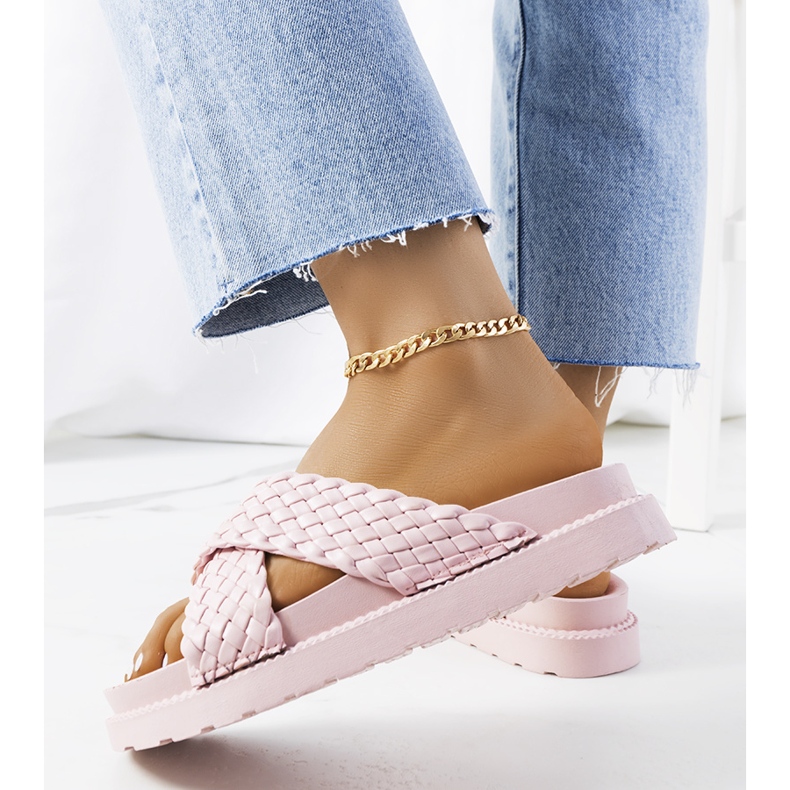 Pink slippers on the Bierings platform 2