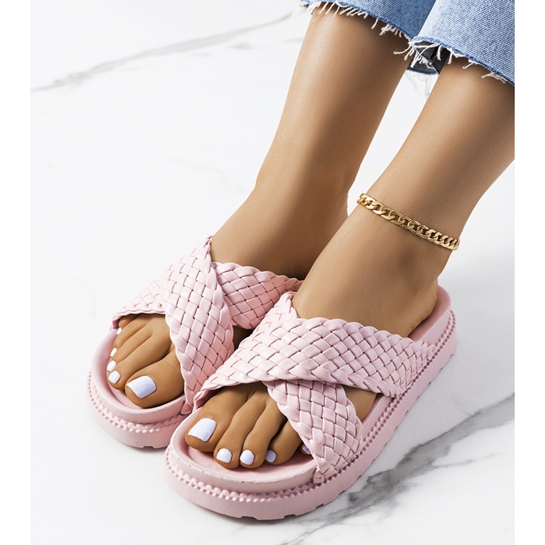 Pink slippers on the Bierings platform 1