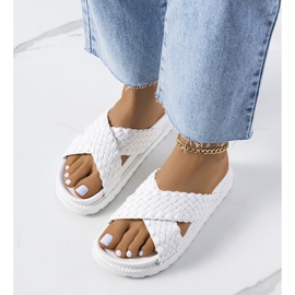 White slippers on the Bierings platform 1