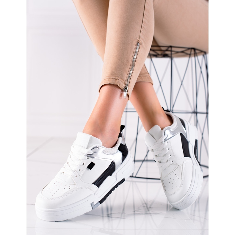 TRENDI White Sneakers On The Platform 1