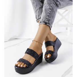 Black slippers on the Marlien platform 1