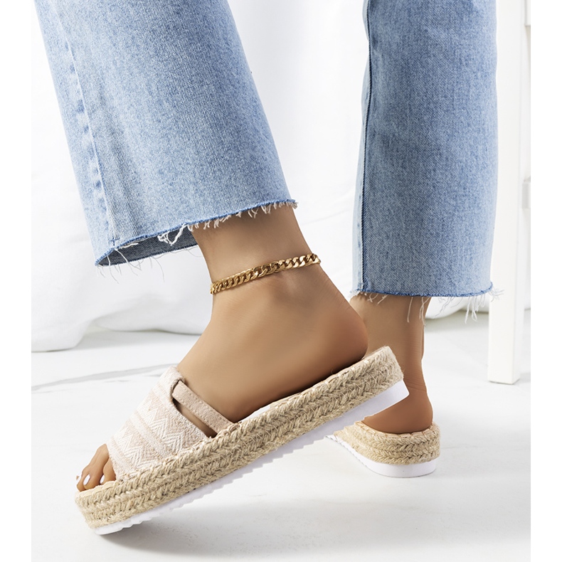 Beige slippers on the Ana platform 1