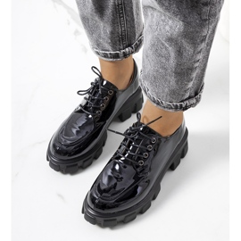 Black lacquered women's shoes from Donker 1