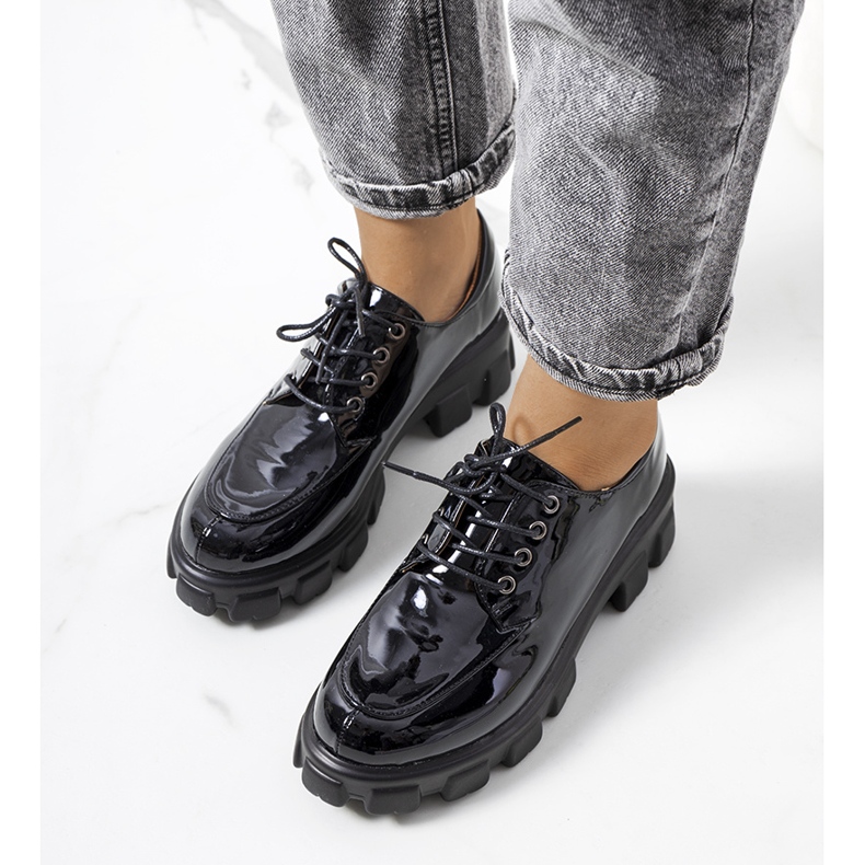 Black lacquered women's shoes from Donker 1