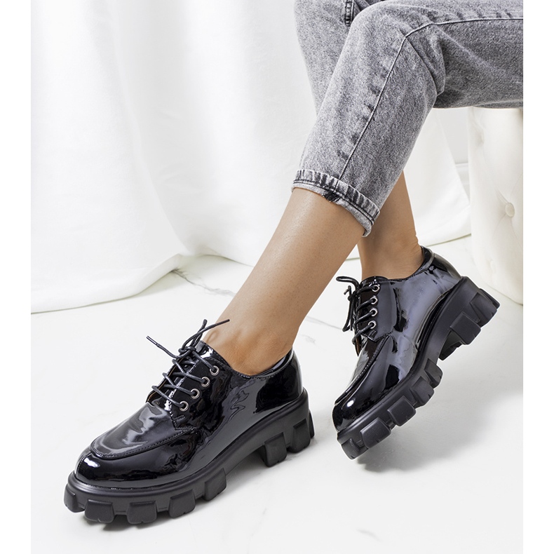 Black lacquered women's shoes from Donker 2