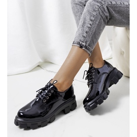 Black lacquered shoes on a tractor sole Wind 1