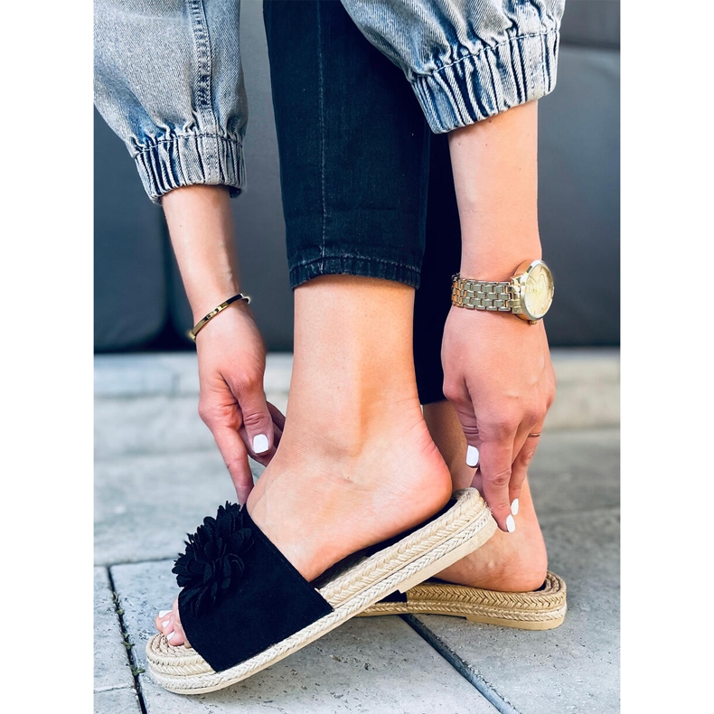 Floral fiesta Primrose Black slippers 1