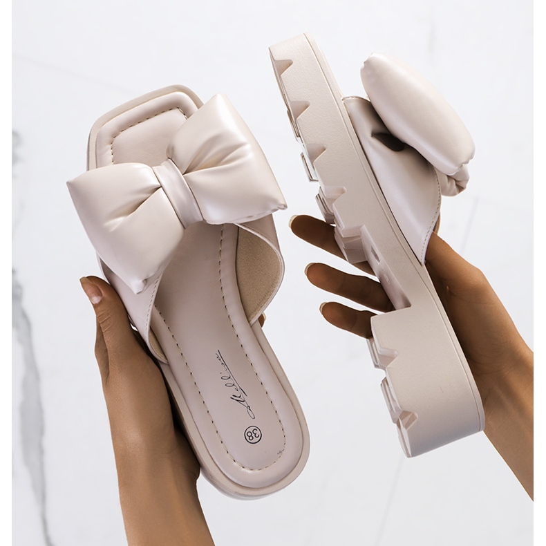 Beige slippers on the Platt tractor sole 1