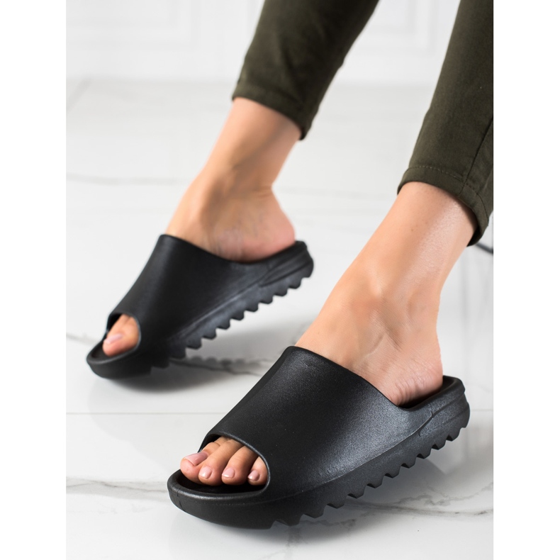 Seastar Comfortable Black Slippers 1