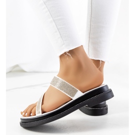 White sandals on the Ossel platform 2