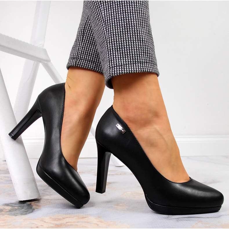 Pumps on the platform matte black Sergio Leone 2