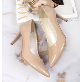 Pumps on a stiletto heel lacquered beige Juma 2