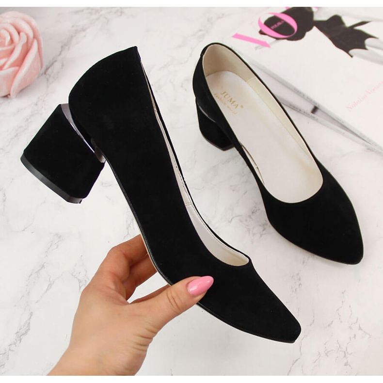 Pumps on a decorative black Juma suede block 2
