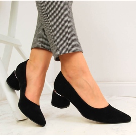 Pumps on a decorative black Juma suede block 1