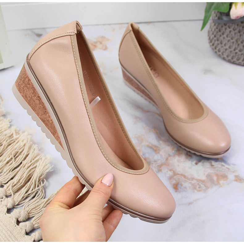 Pumps on a beige Vinceza wedge 1 Pumps on a beige Vinceza wedge 1
