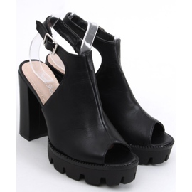 Sandals on the Rome Black platform 2