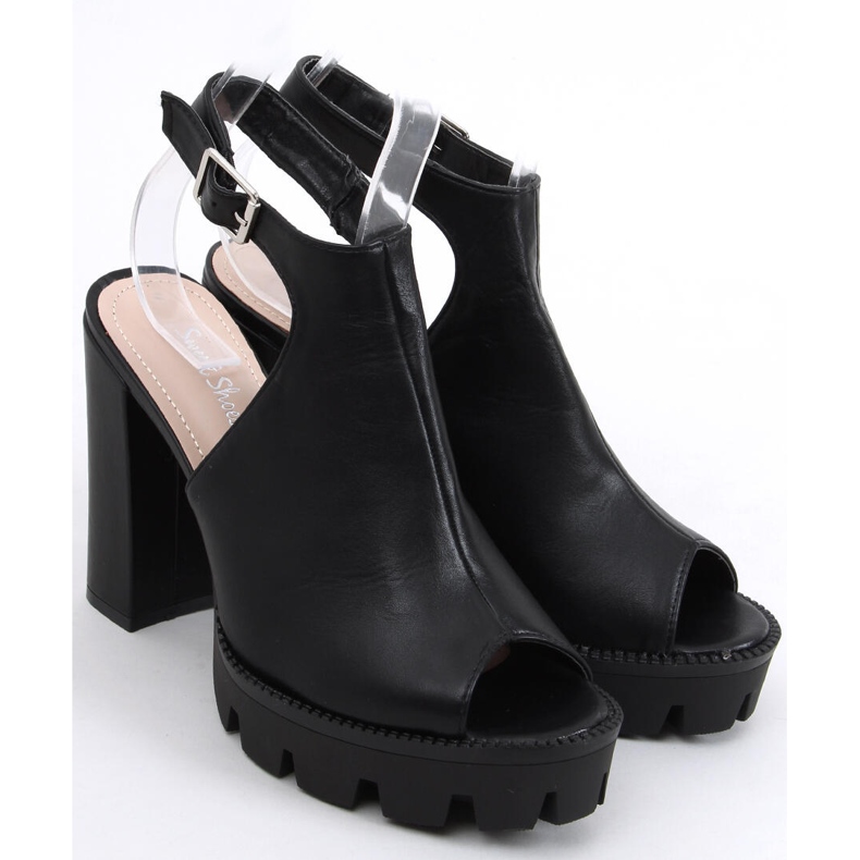 Sandals on the Rome Black platform 2