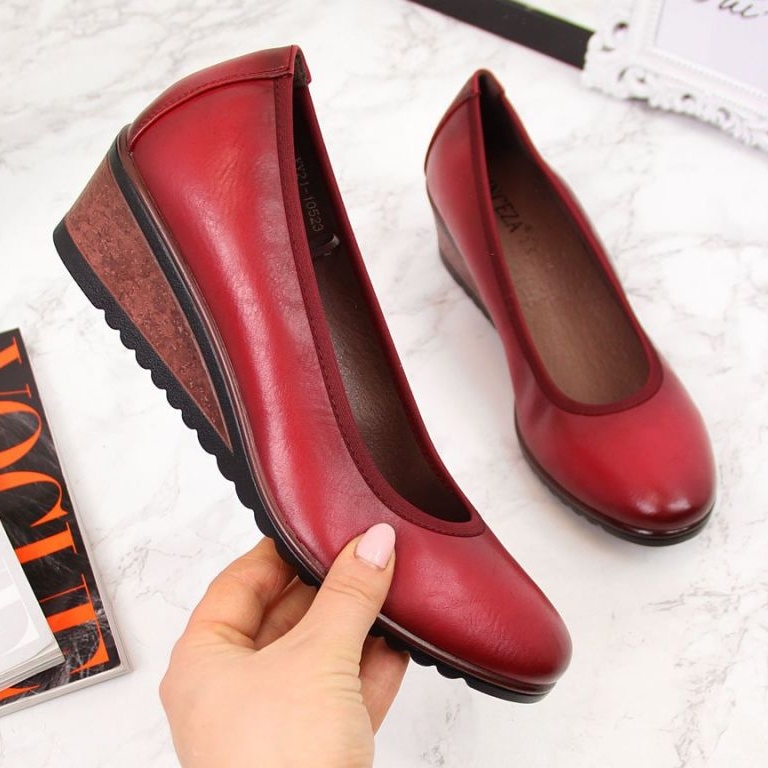 Red wedge pumps W Vinceza 1