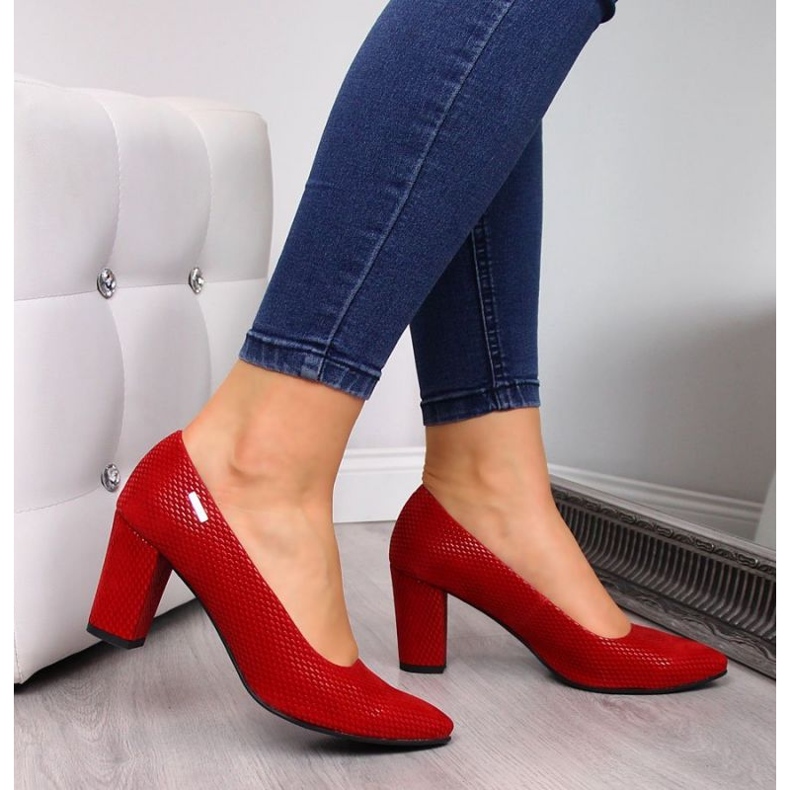 Pumps on the post red W Monique 2