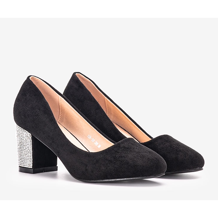 Black pumps on the Goyal post 1