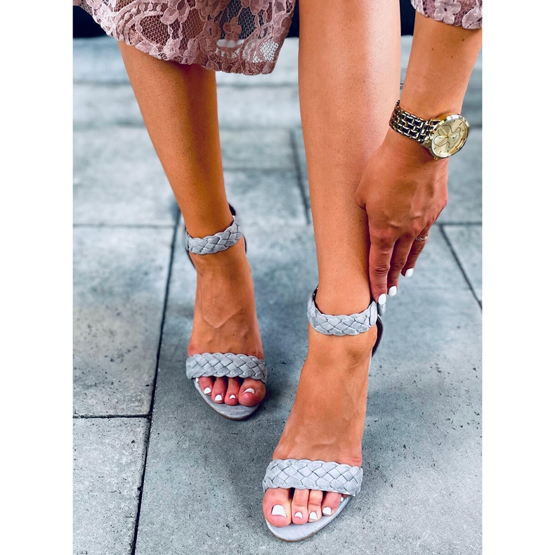 Sandals on the post of Donna Gray grey 1