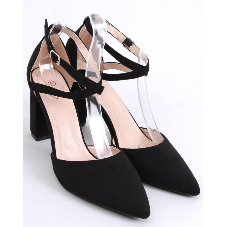 Pumps on the post of Lizzie Black 2