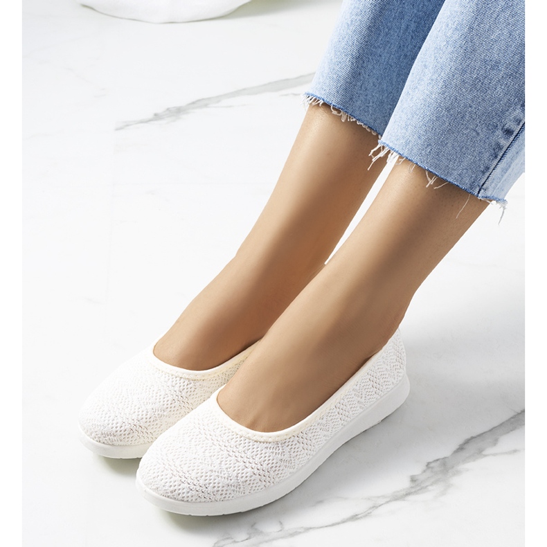 Beige women's Suvia sneakers ecru 2