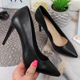 Pumps on a black Sergio Leone heel 1