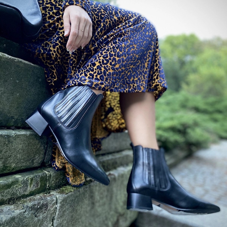 Marco Shoes Warm, elegant boots with elastic rubber in the upper black 2