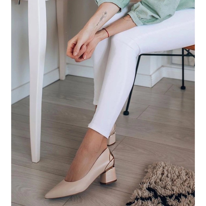 Marco Shoes Pumps in beige leather with a floral pattern 1