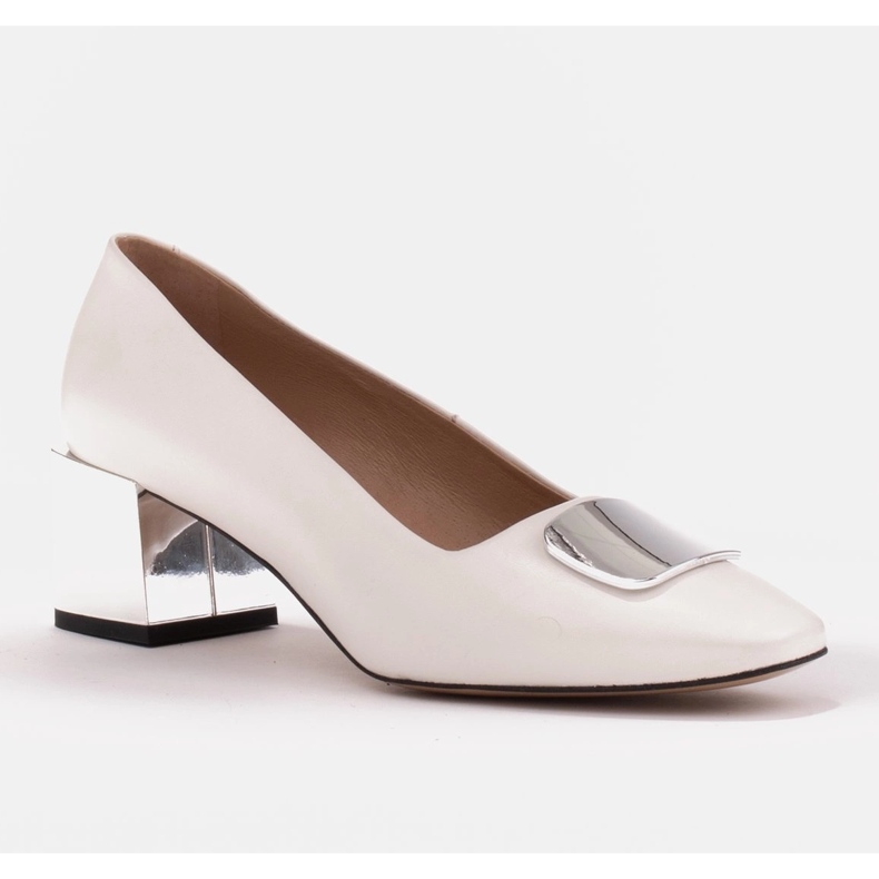 Marco Shoes Pumps with a metallic heel and a flat chrome decoration white 1