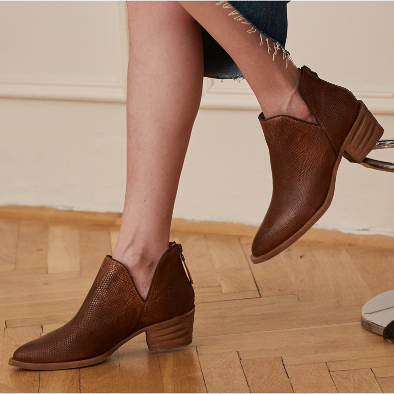 Marco Shoes Natural leather boots with a V-cut brown 2