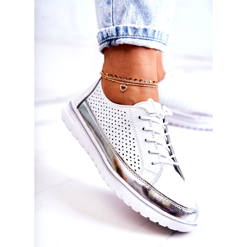 Vinceza Women's openwork shoes on the platform white Deloren 2