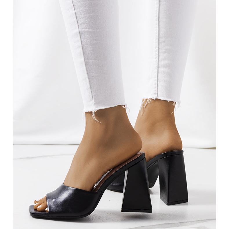 Black slippers on the Istila post 2