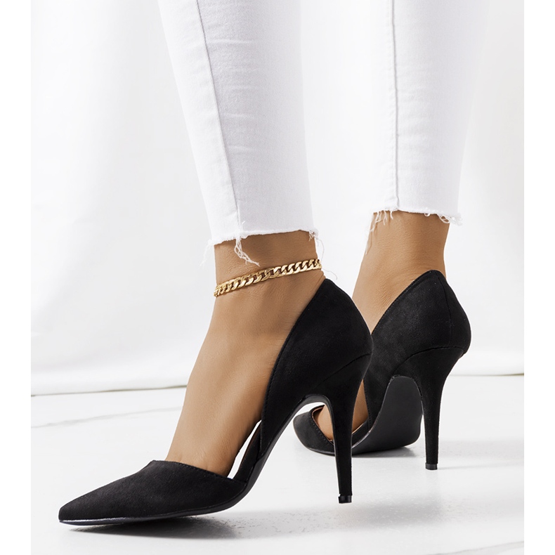 Black heels with decorative Nasmah cutouts 1
