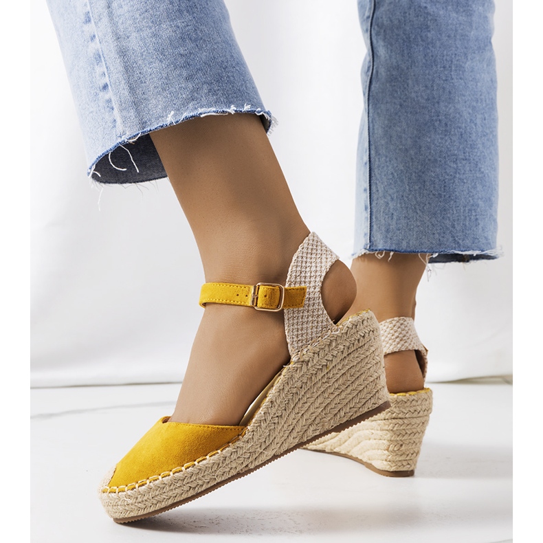Yellow espadrilles on the Olieme wedge 1