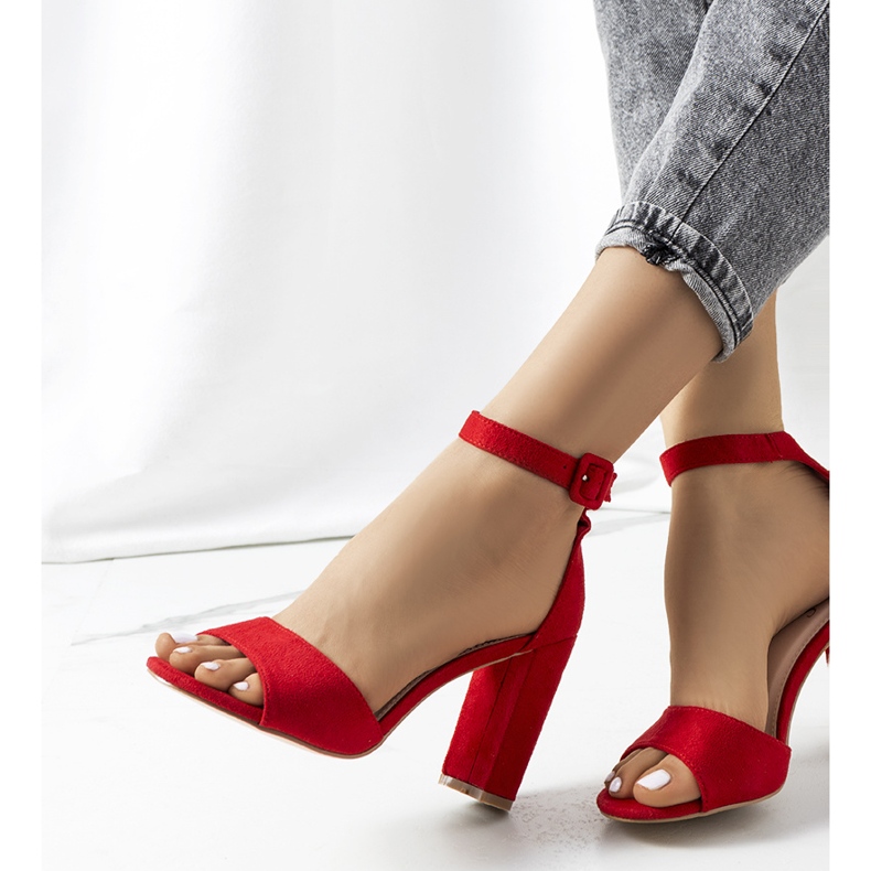 Red sandals on the Doyle post 1