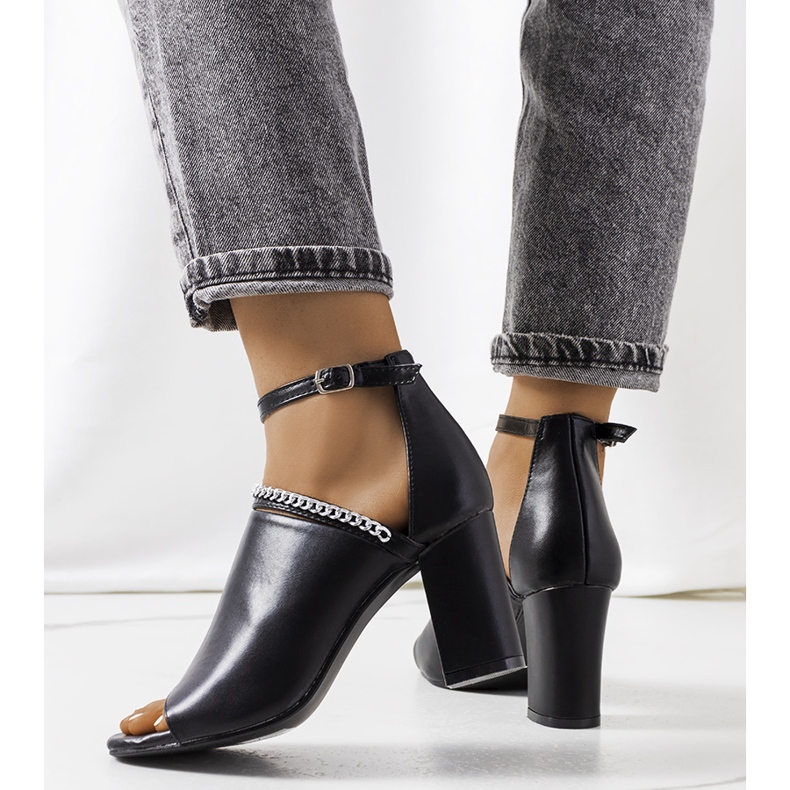 Black Nasrin Shank Sandals 2