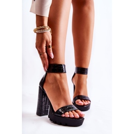 Fashionable Sandals On A Massive Bar Black Elisen 1