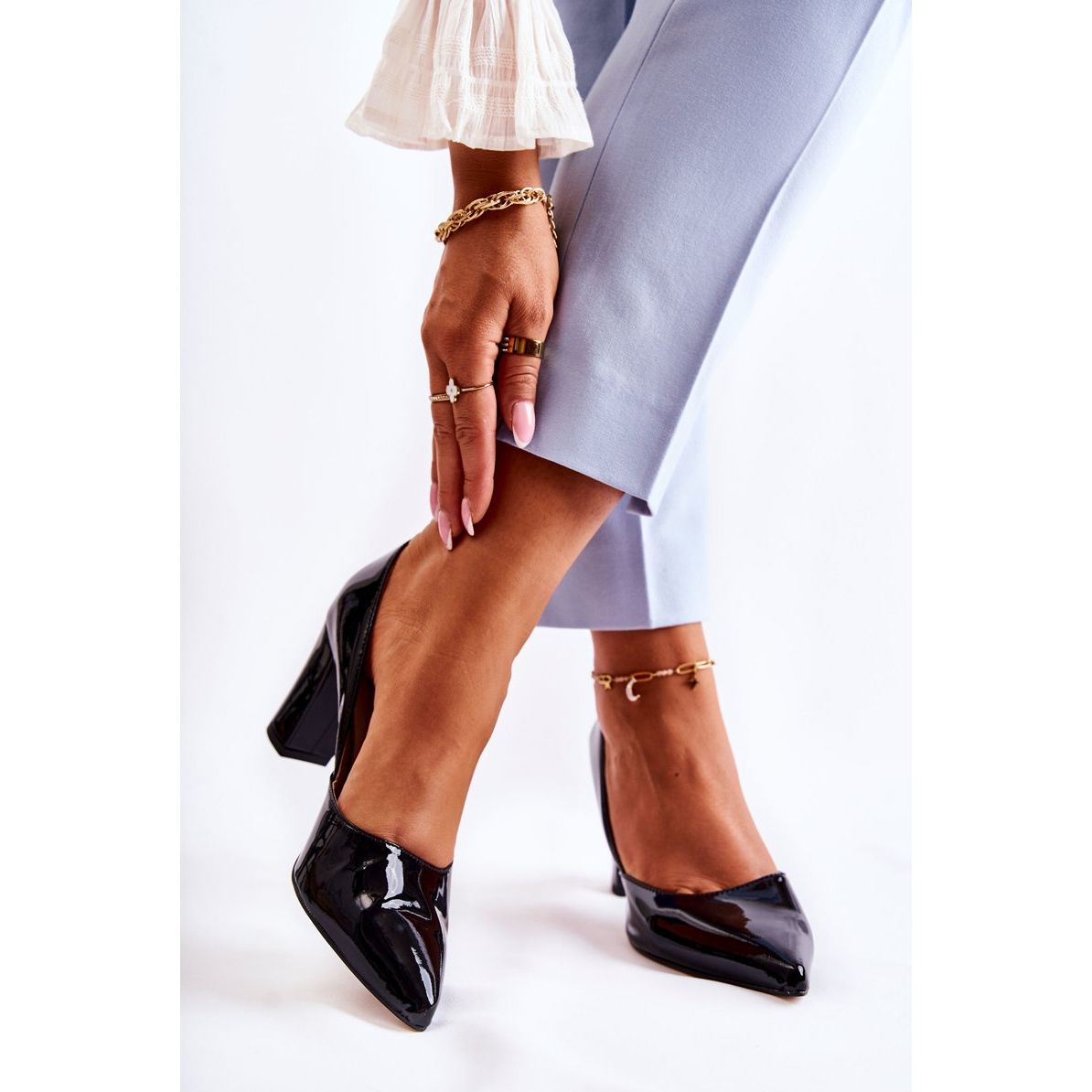 Fashionable pumps sales